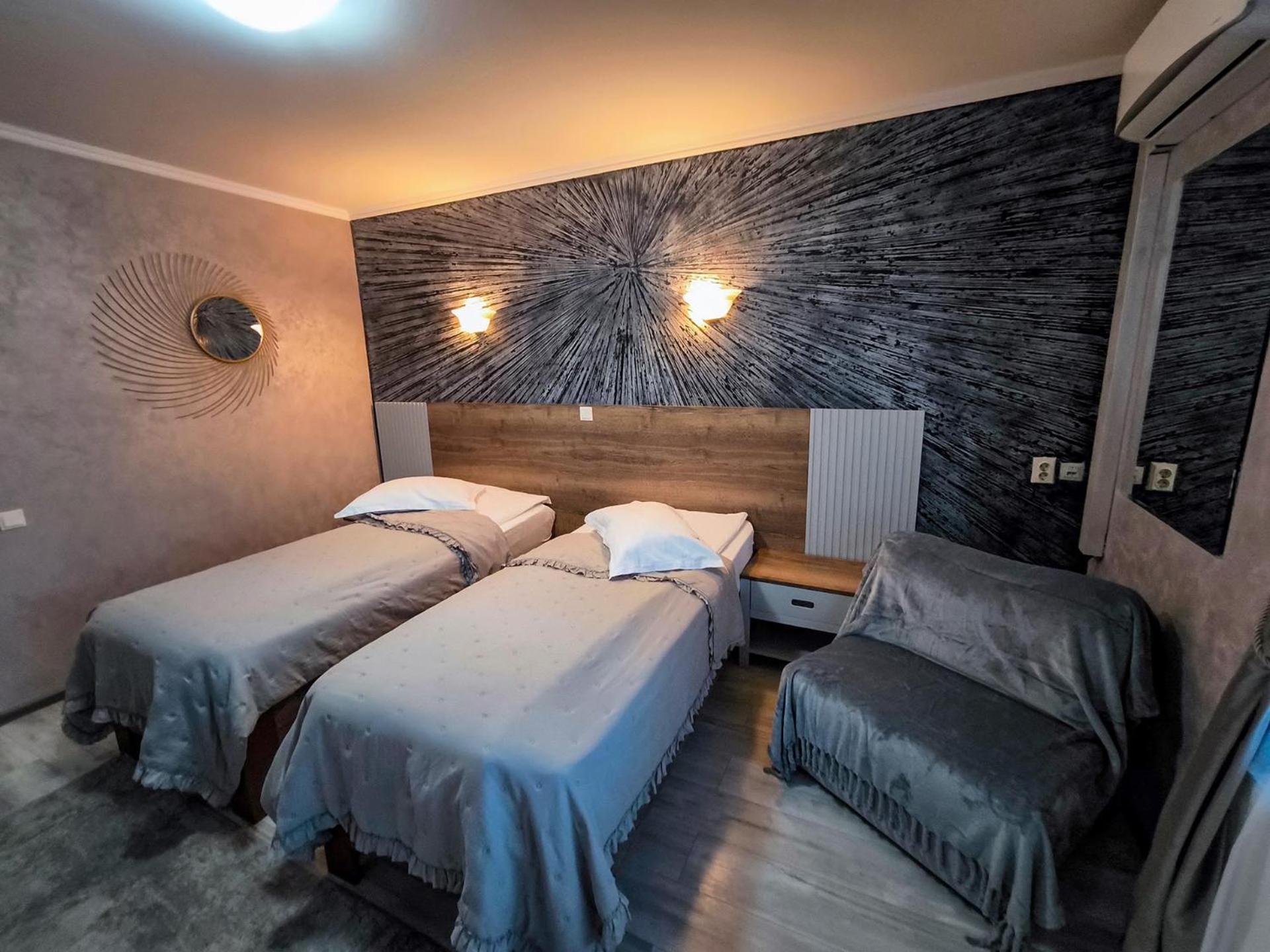 Triple Room,1640374125:JPEG