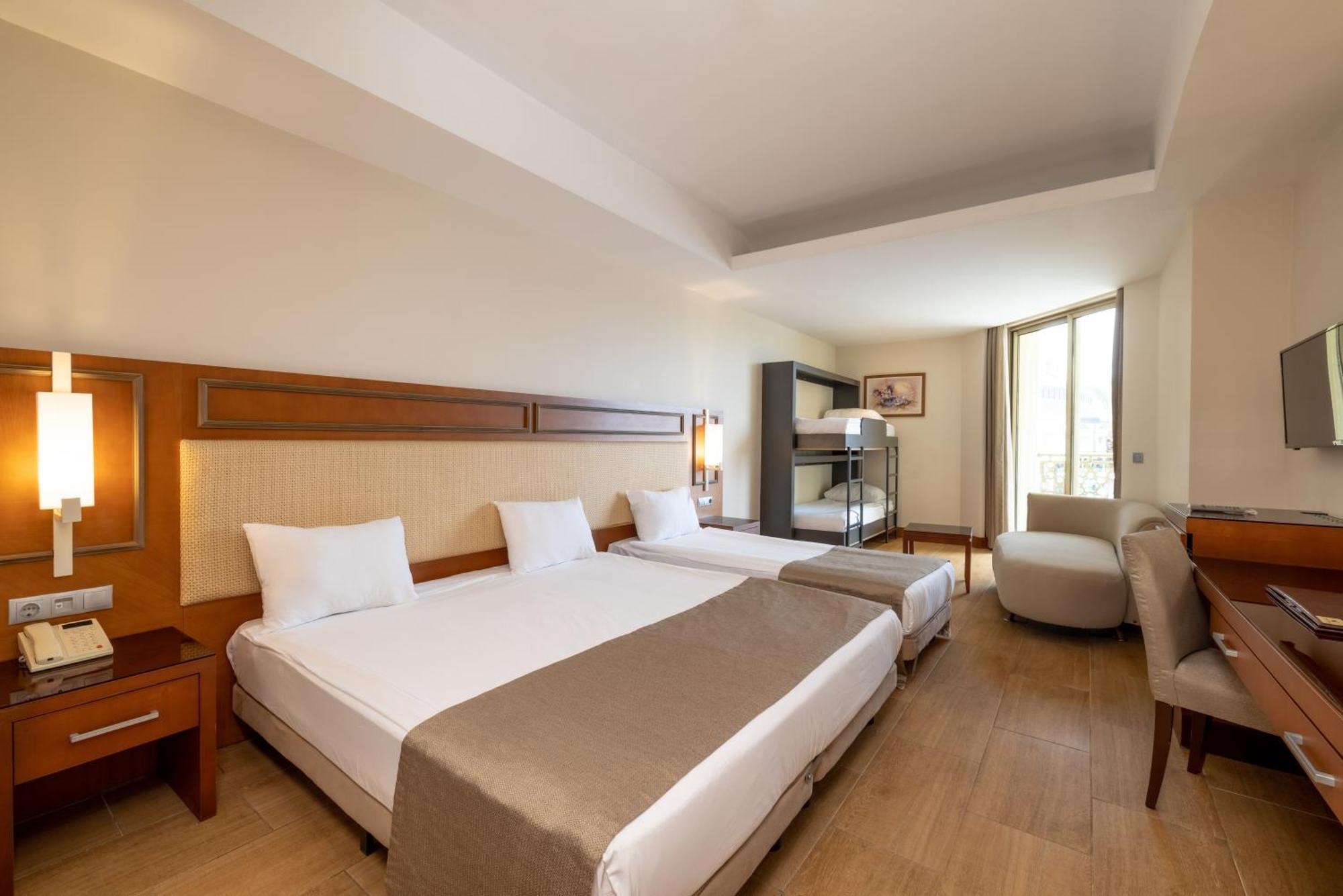 Twin Room,1649024643:JPEG