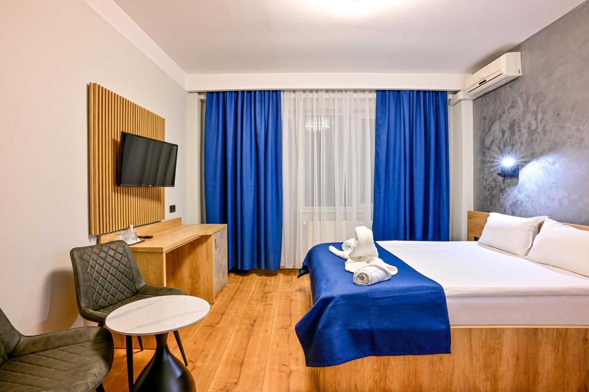 Double Room,1649917581:JPEG