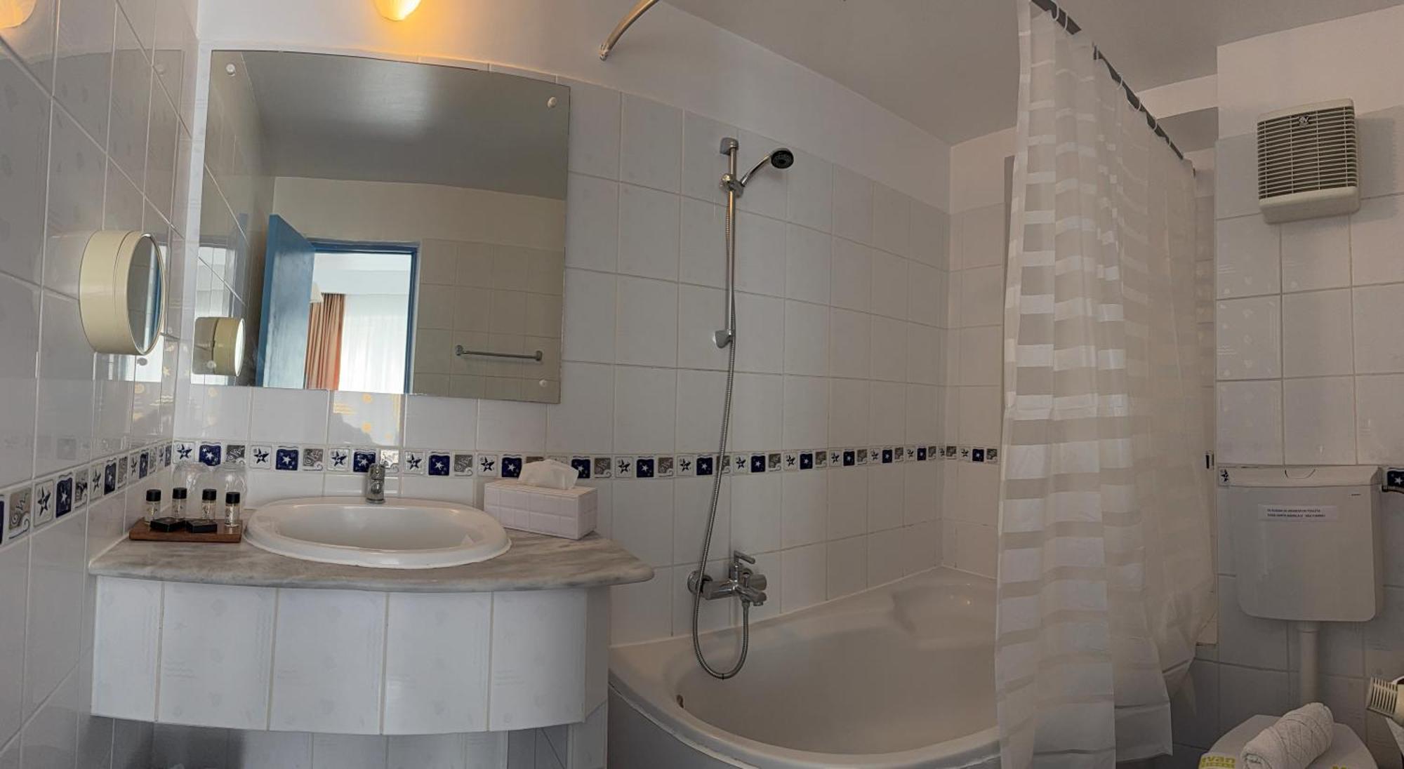 Superior Family Room,1658759357:JPEG