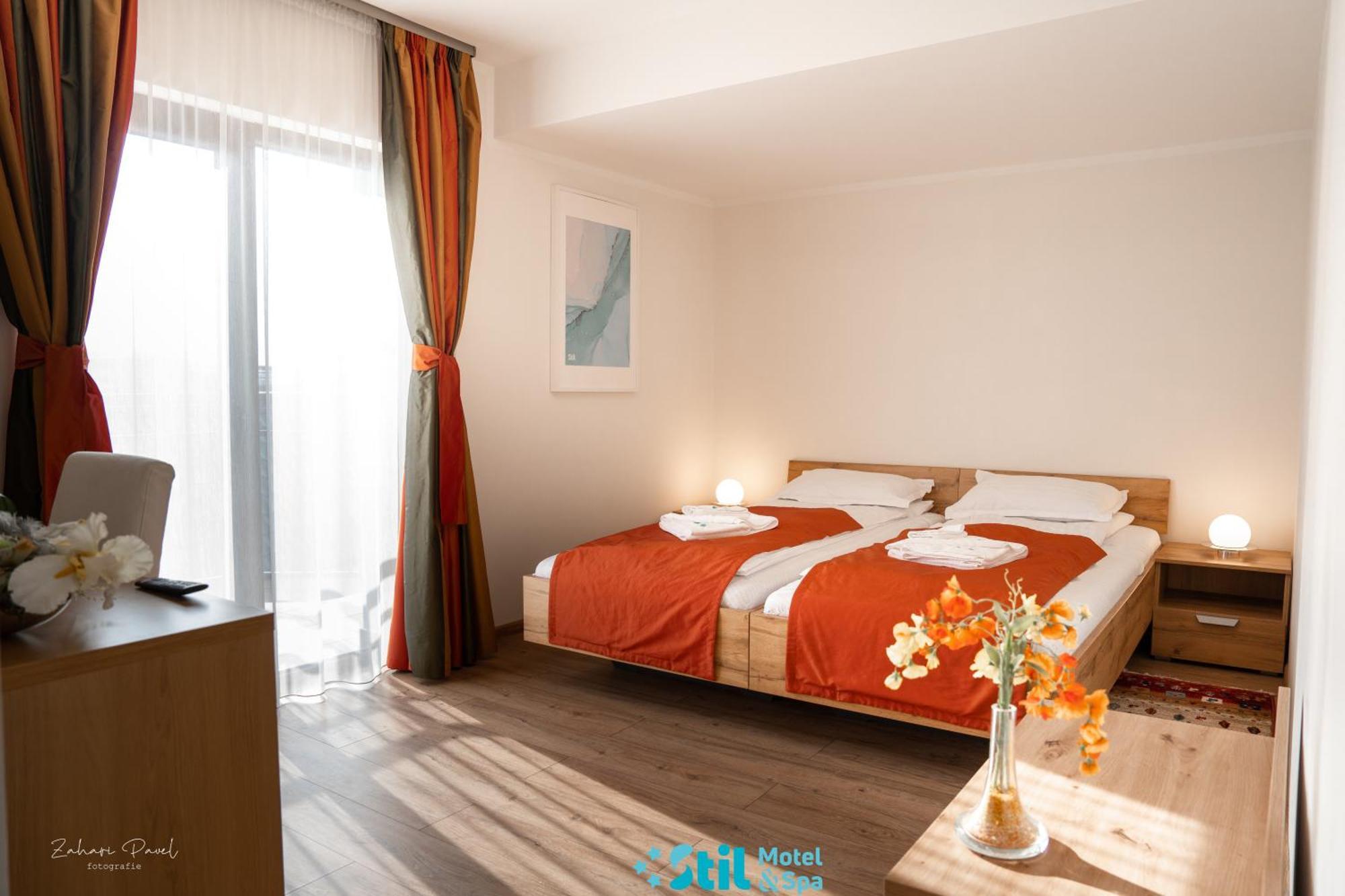 Cameră twin cu balcon