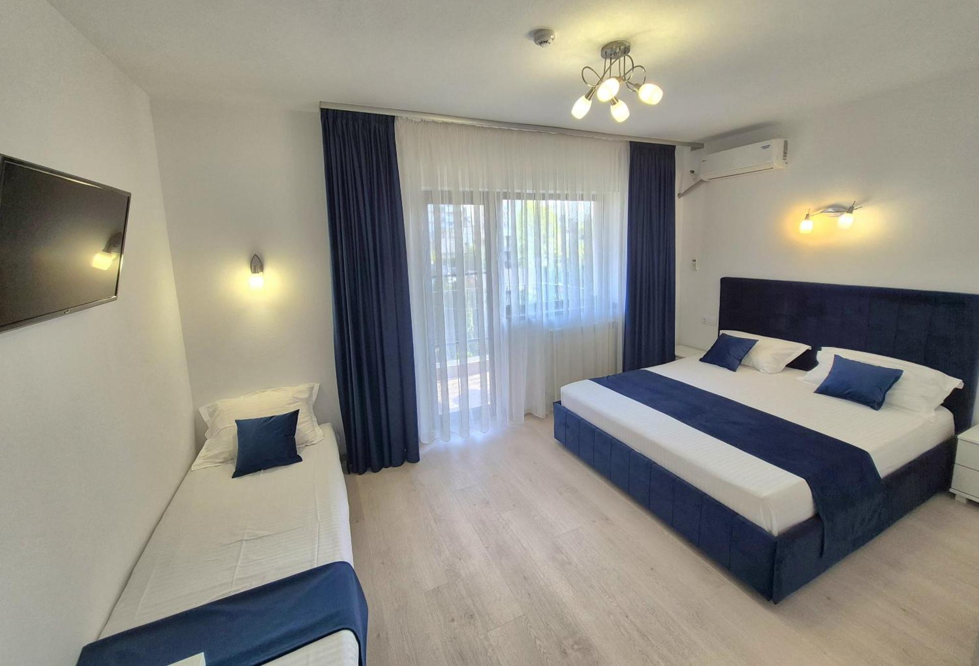 Cameră triplă