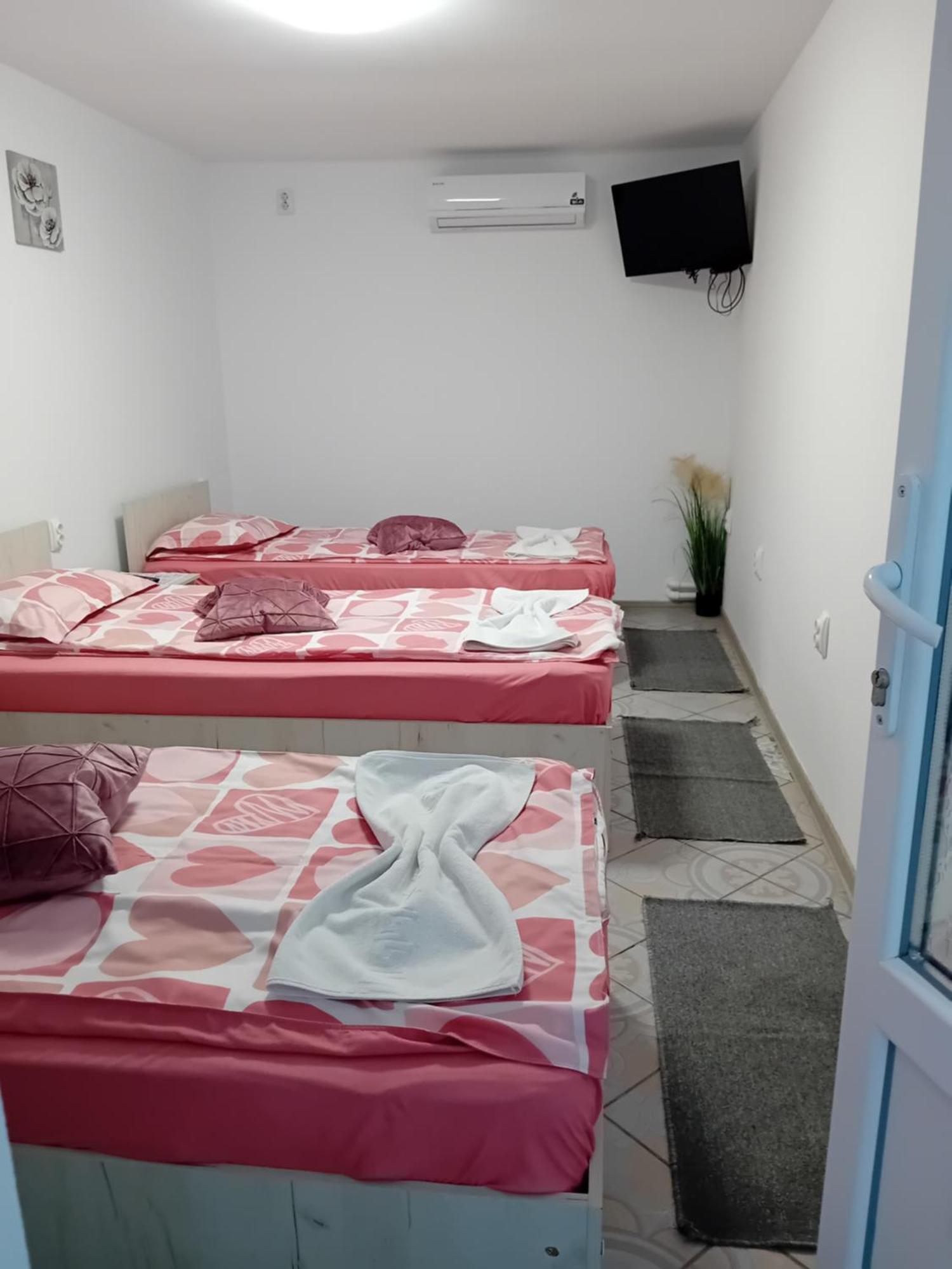 Cameră triplă cu baie privată