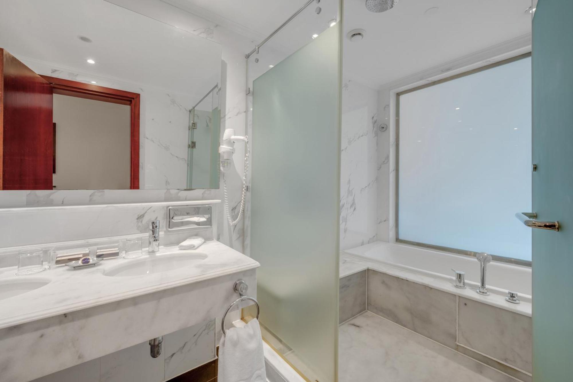 Suită Royal Savoy cu 2 dormitoare (numai pentru adulți)