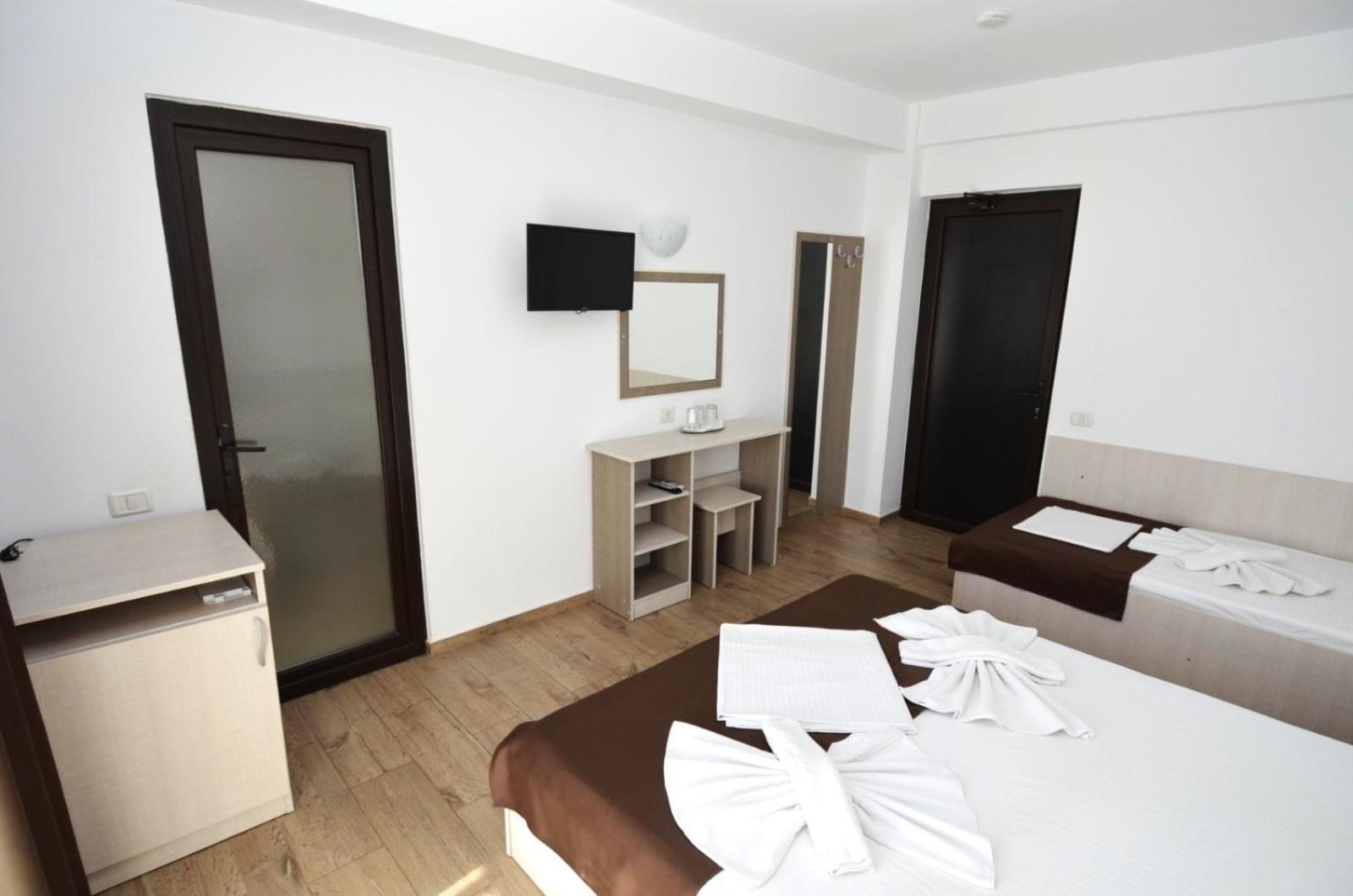Triple Room,1679615291:JPEG