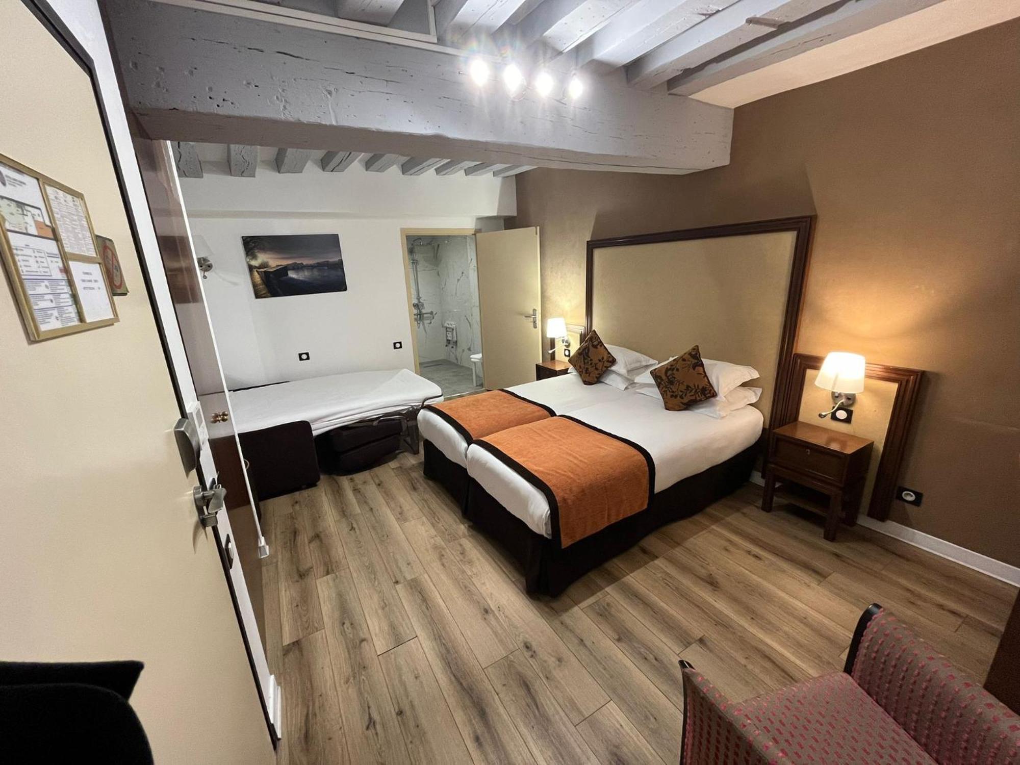 FAMILY Room - Accessible to Persons with Reduced Mobility - Ground Floor - Courtyard View