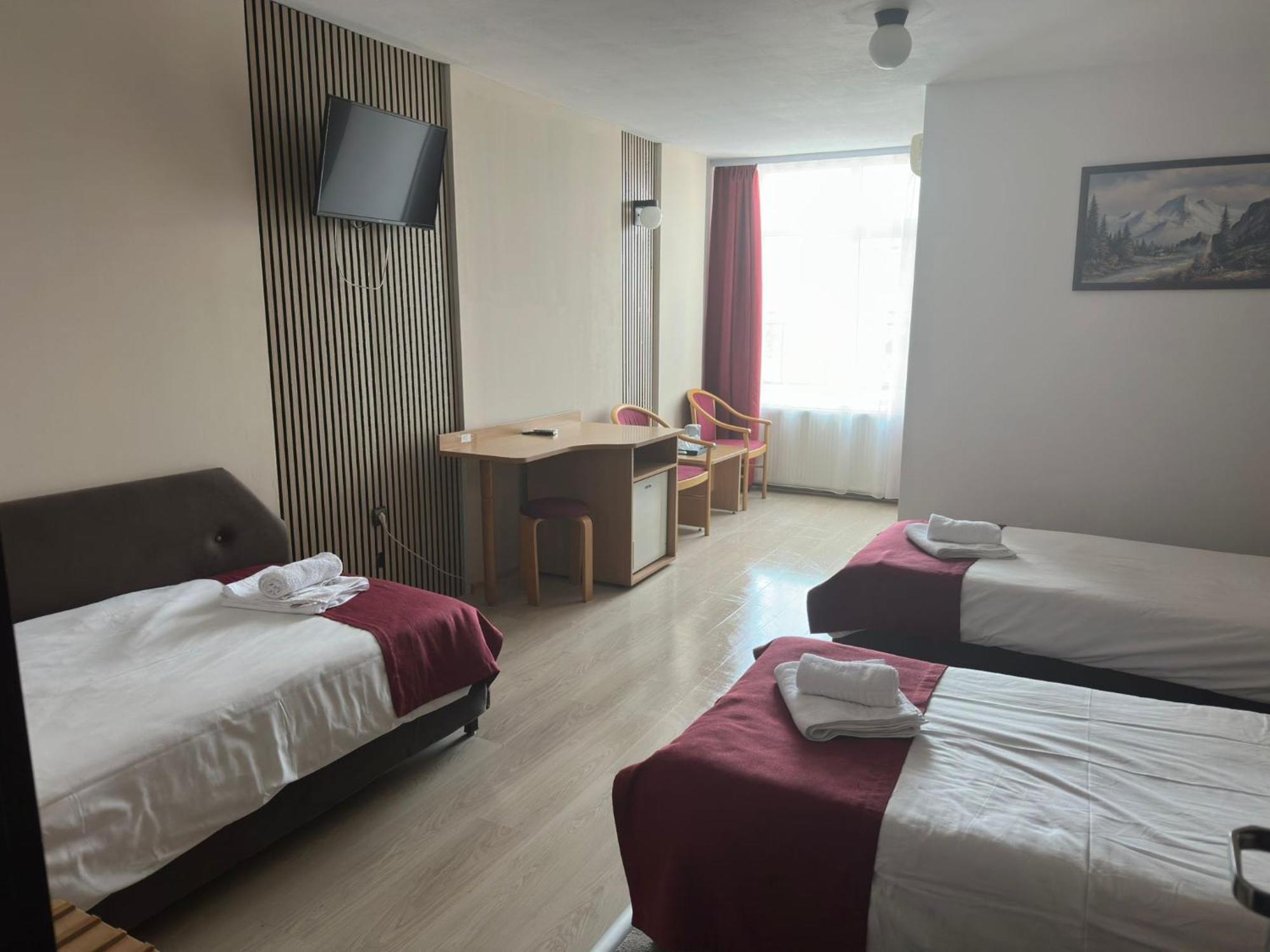 Triple Room,1698870465:JPEG