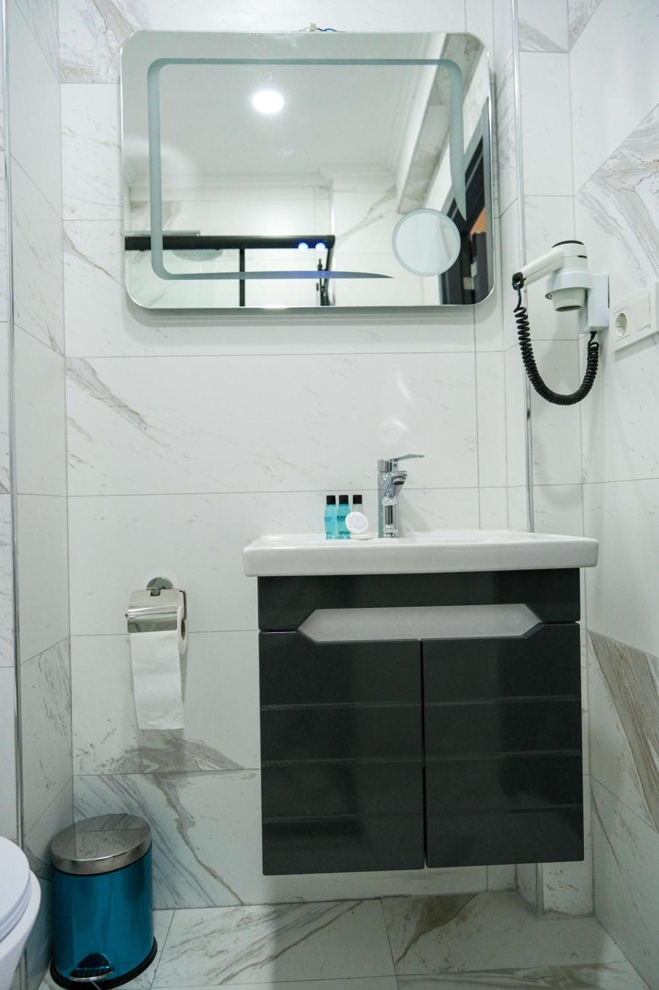 Cameră dublă Deluxe cu balcon