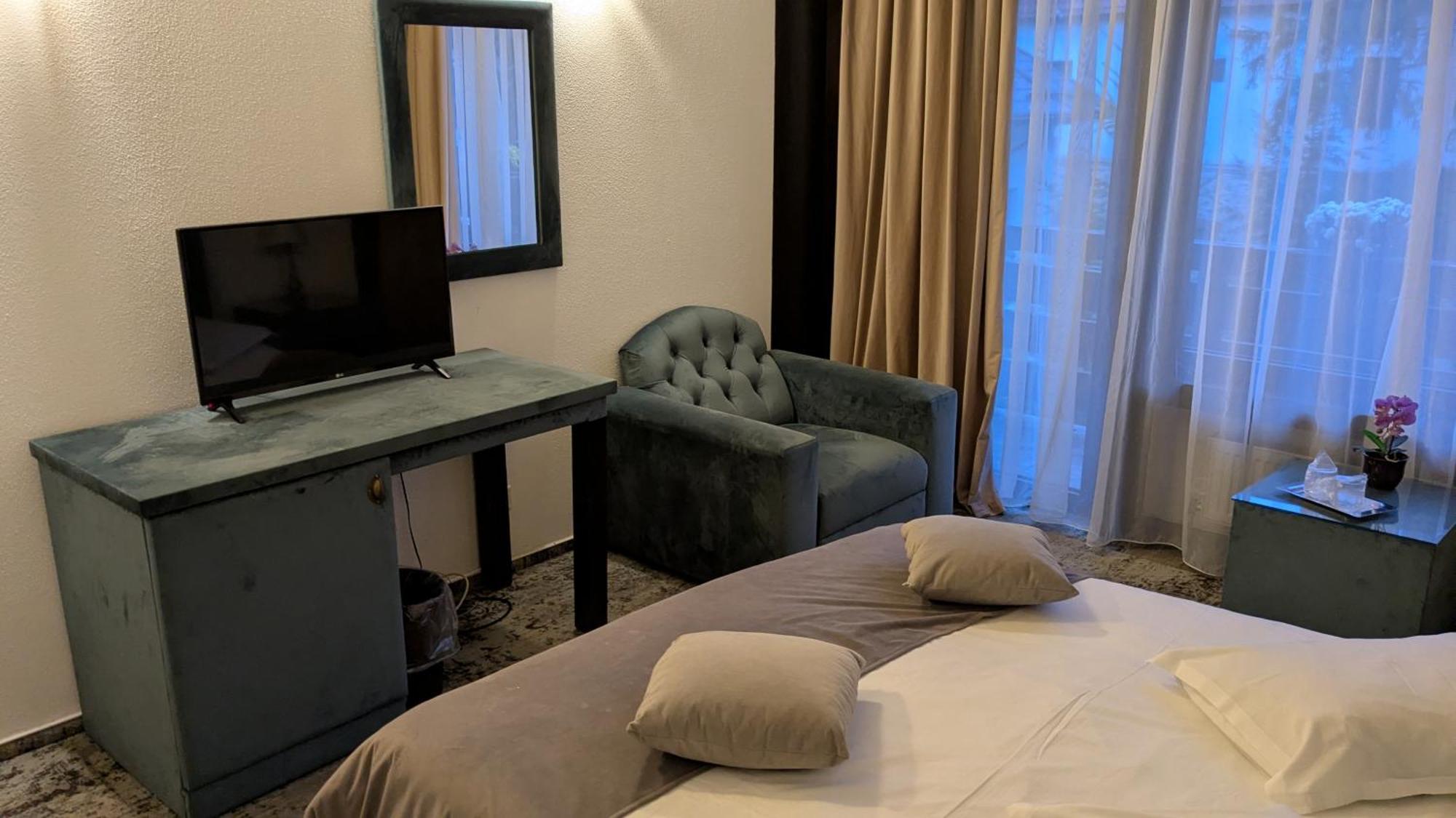Double Room,1739414923:JPEG
