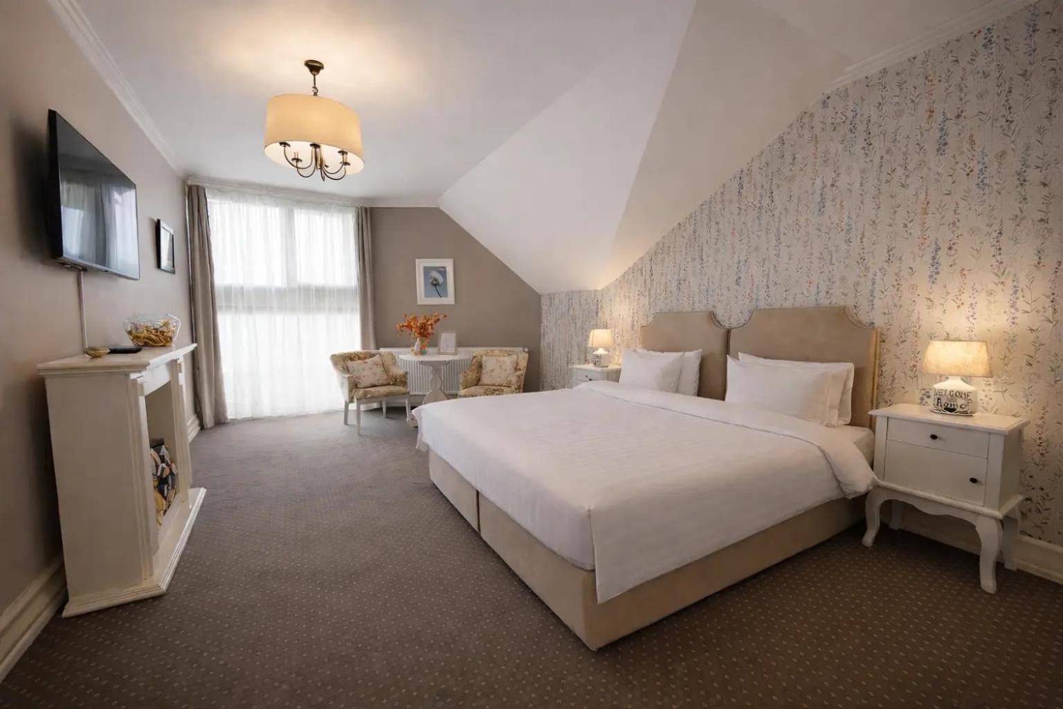 Deluxe Double or Twin Room with Mountain View,1747017275:JPEG