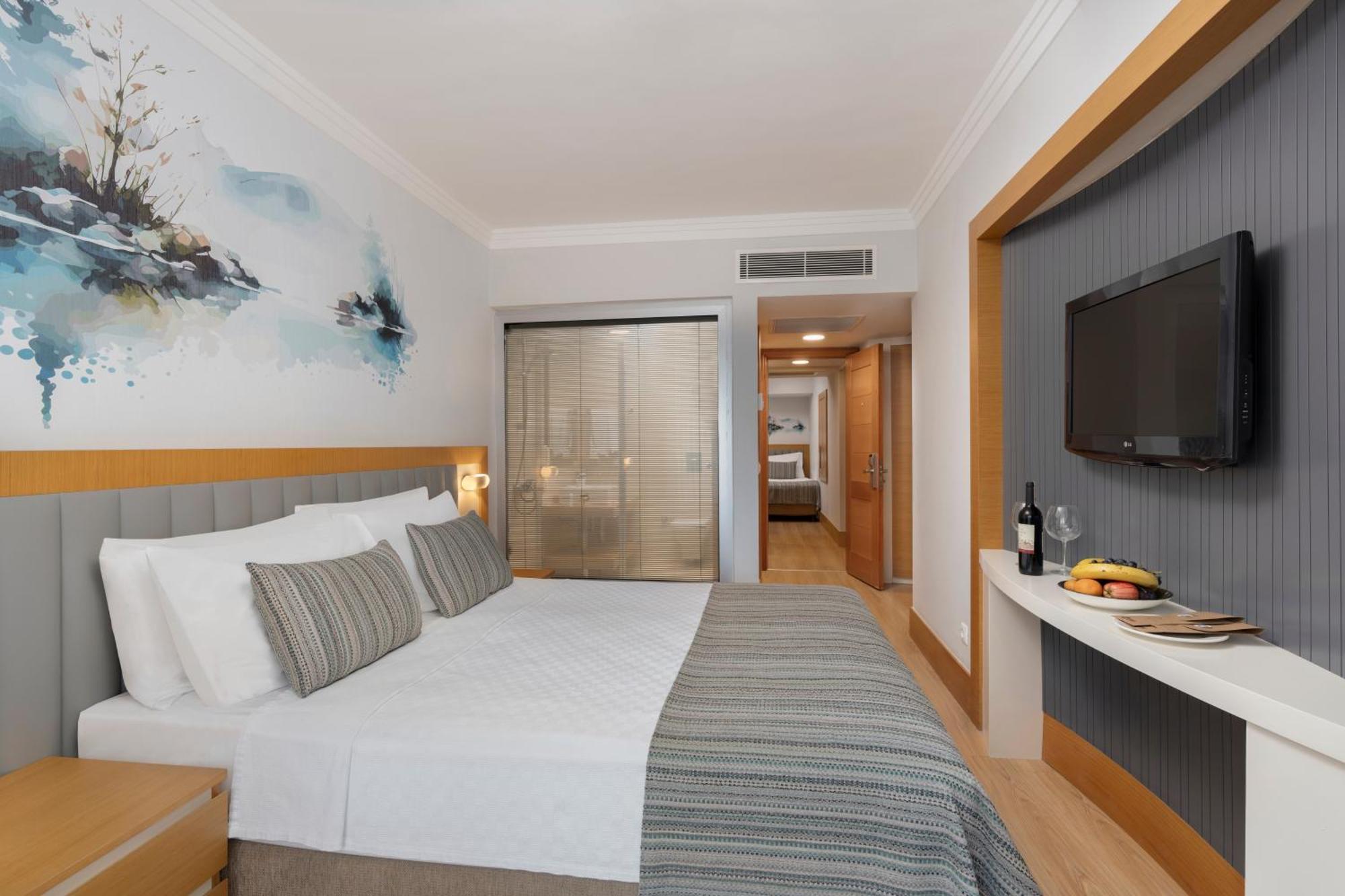 Connecting Family Room,1756525330:JPEG