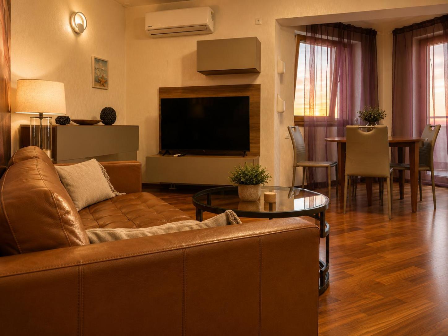 Apartament cu 2 dormitoare, cu balcon (4 adulţi)