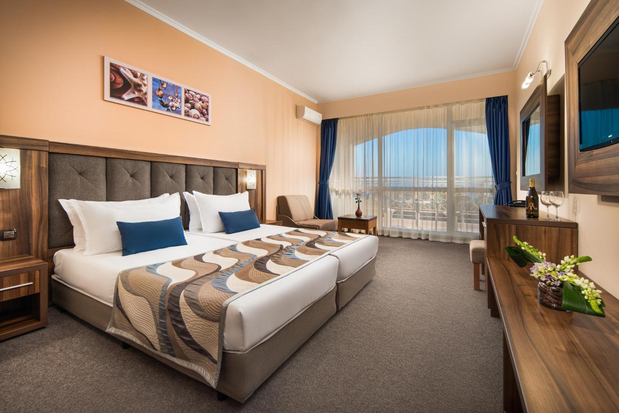 Cameră twin Confort cu balcon - acces gratuit la piscină și WiFi gratuit