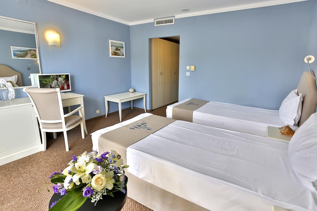 Double or Twin Room with Balcony and Park View,389814087:JPEG