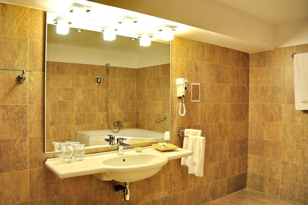 Junior Suite Spa Access,264281273:JPEG