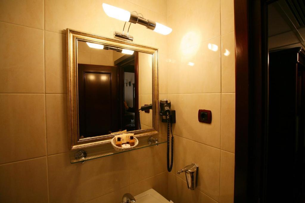 Cameră triplă