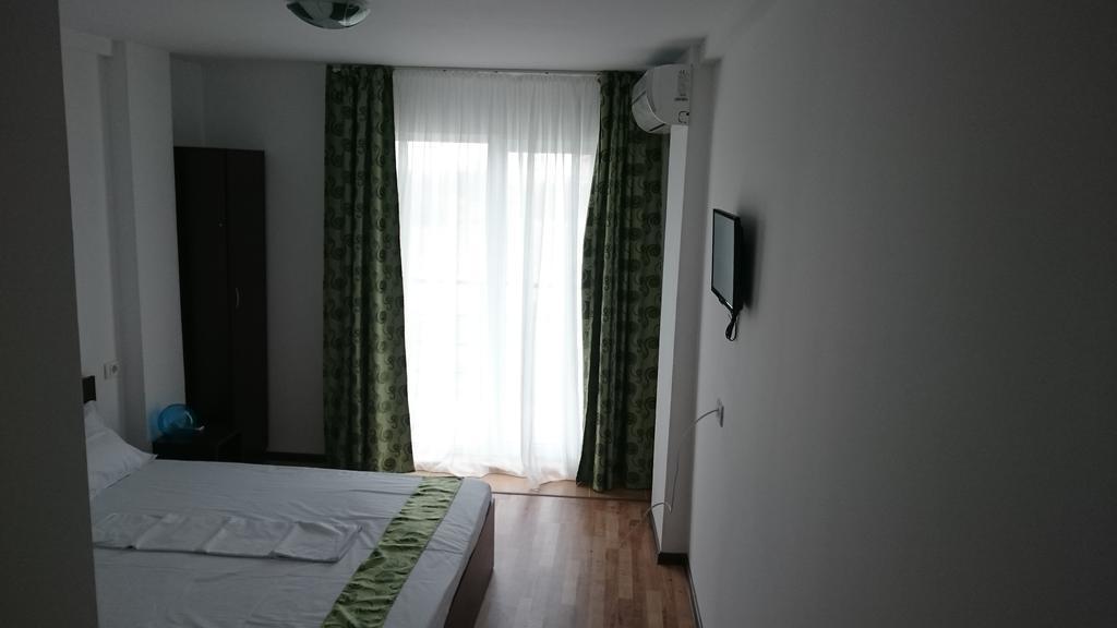 Cameră cvadruplă cu balcon