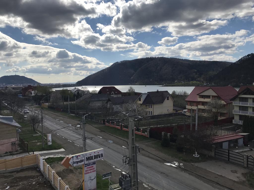 Cameră triplă cu balcon