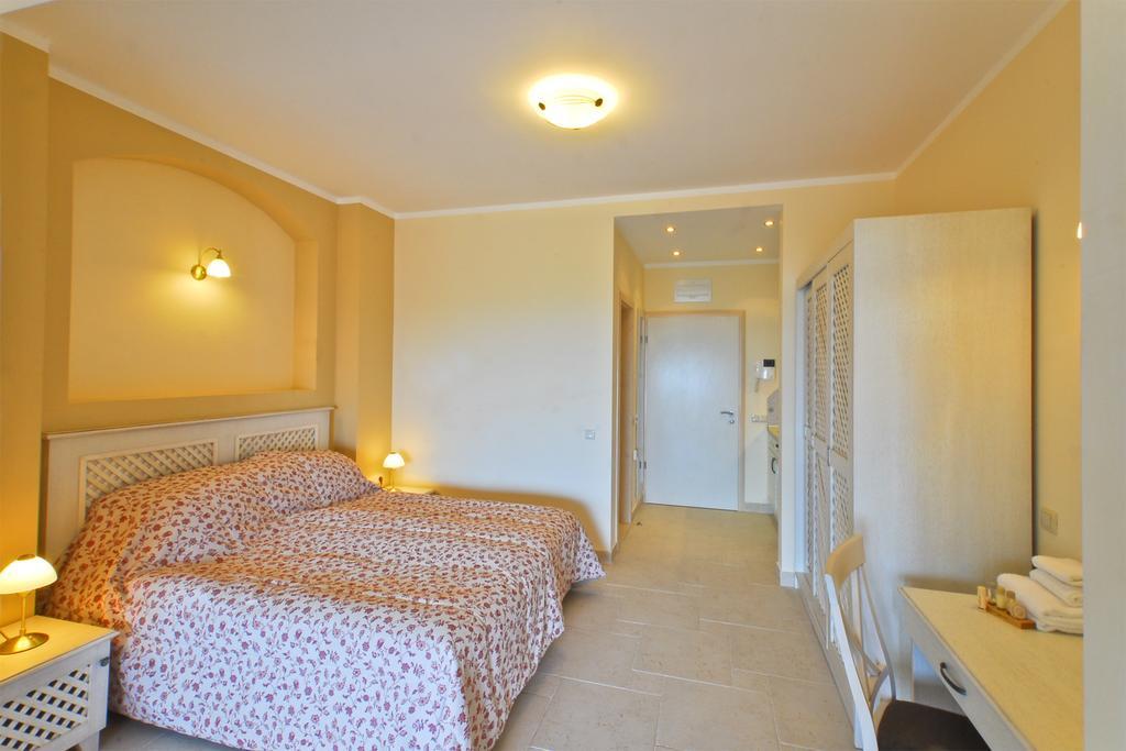 Studio with Sea View,1583088763:JPEG