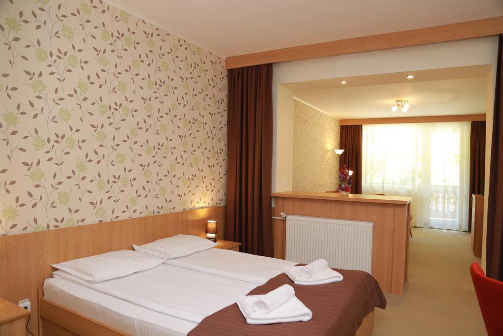 Suite with Spa Access,507379626:JPEG