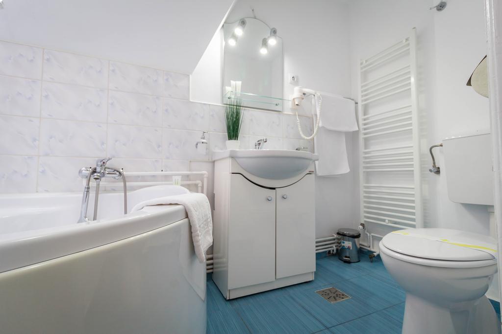 Two-Bedroom Apartment,448391949:JPEG