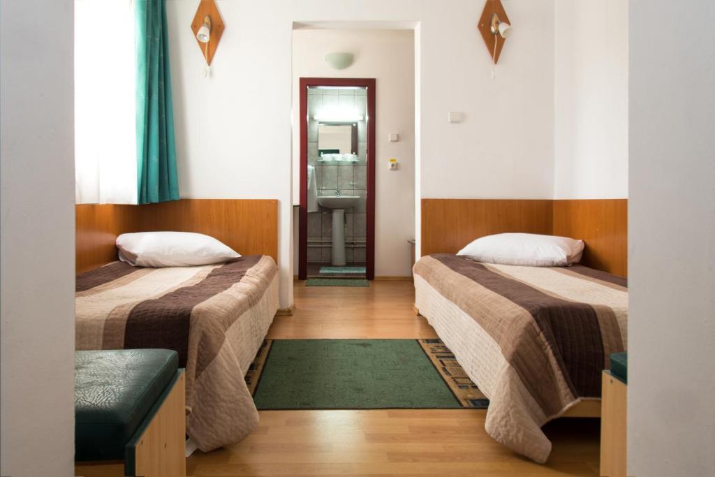 Triple Room,46596361:JPEG