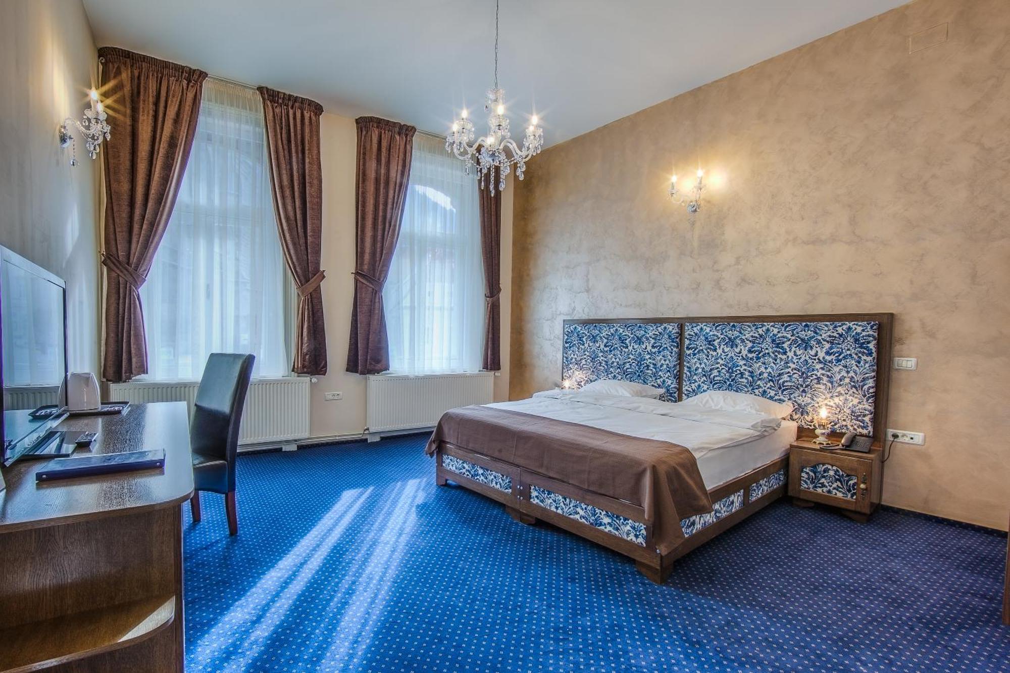 Cameră dublă sau twin Deluxe cu vedere la Biserica Neagră