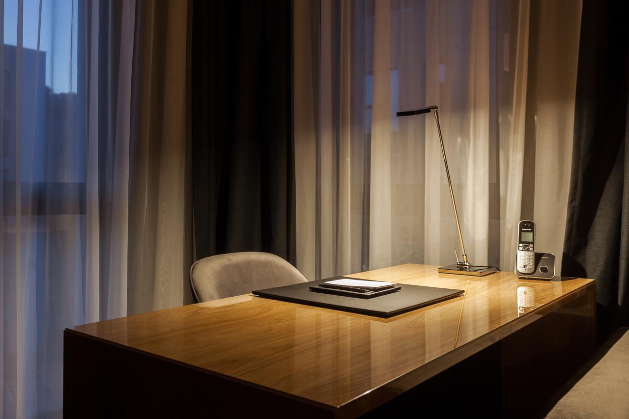 One Bedroom Corner Suite,543225018:JPEG