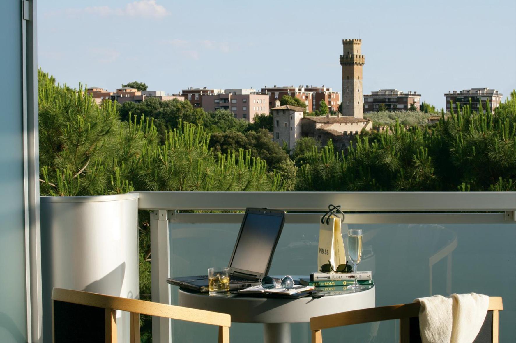 Cameră triplă cu balcon