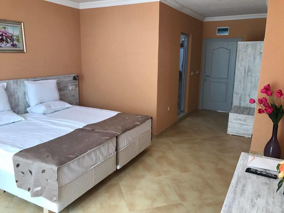 Cameră superioară (2 adulţi + 2 copii)