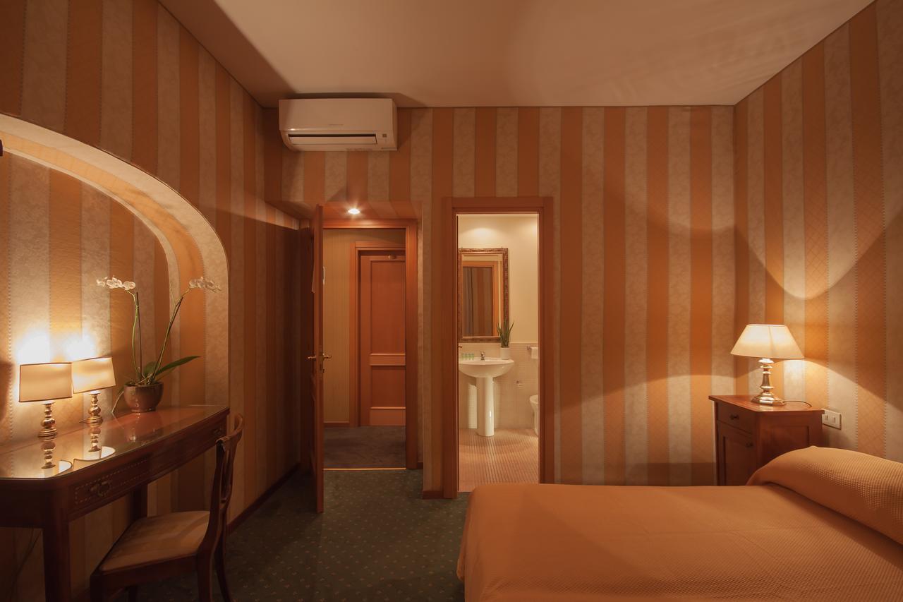 Triple Room,613889995:JPEG