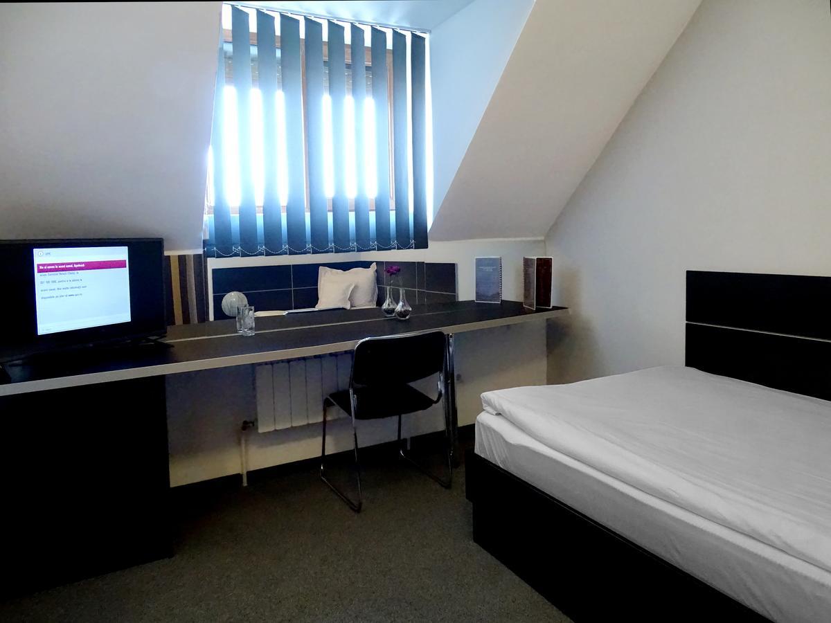 Single Room,630312612:JPEG