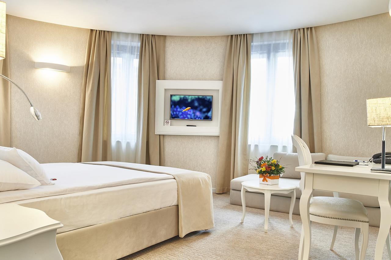 Cameră dublă Deluxe cu canapea și vedere la munte