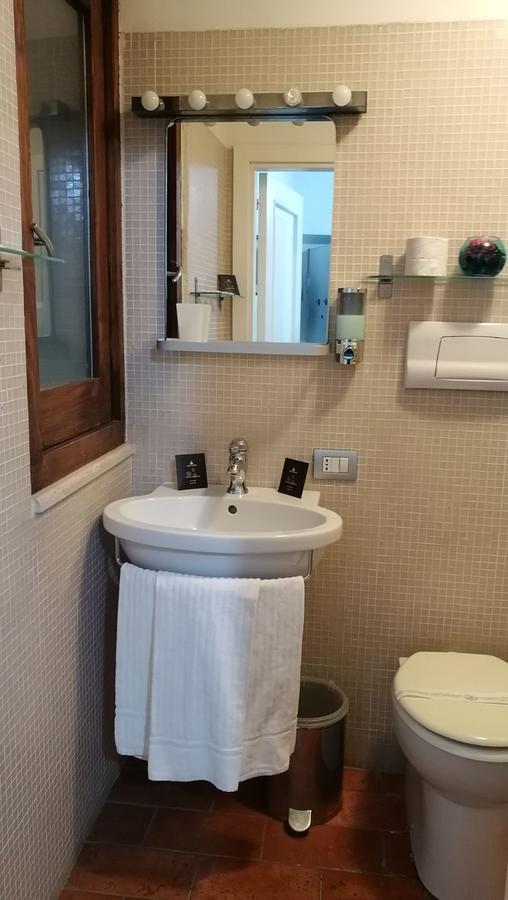 Cameră triplă cu duș