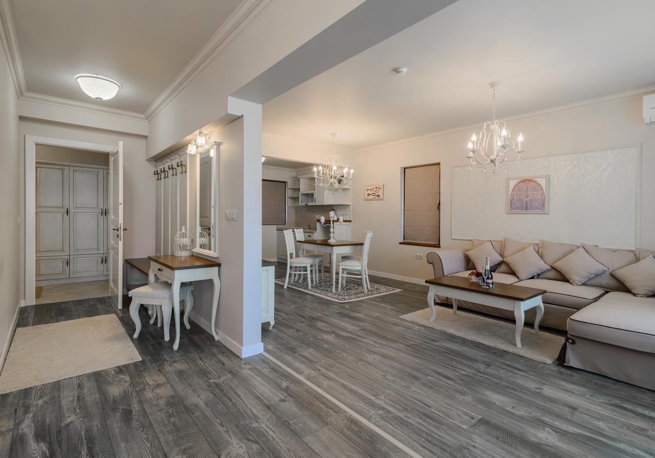 Apartament cu 1 dormitor şi vedere la mare (2 adulți + 2 copii)