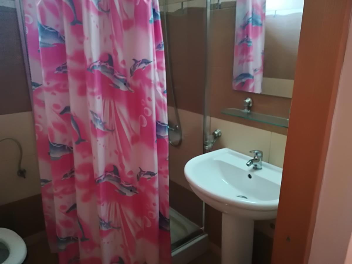 Double Room with Private Bathroom,661676583:JPEG