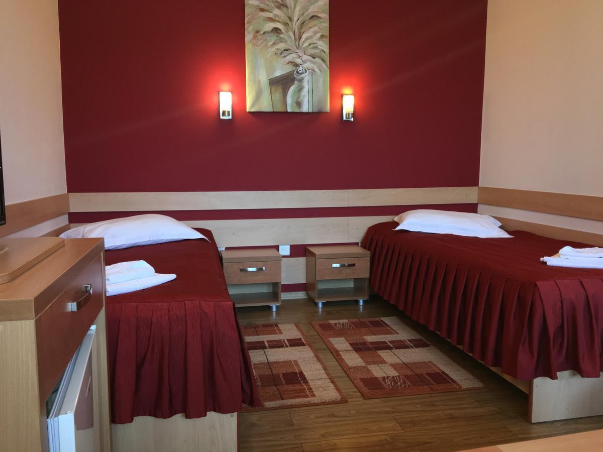 Twin Room,664223241:JPEG