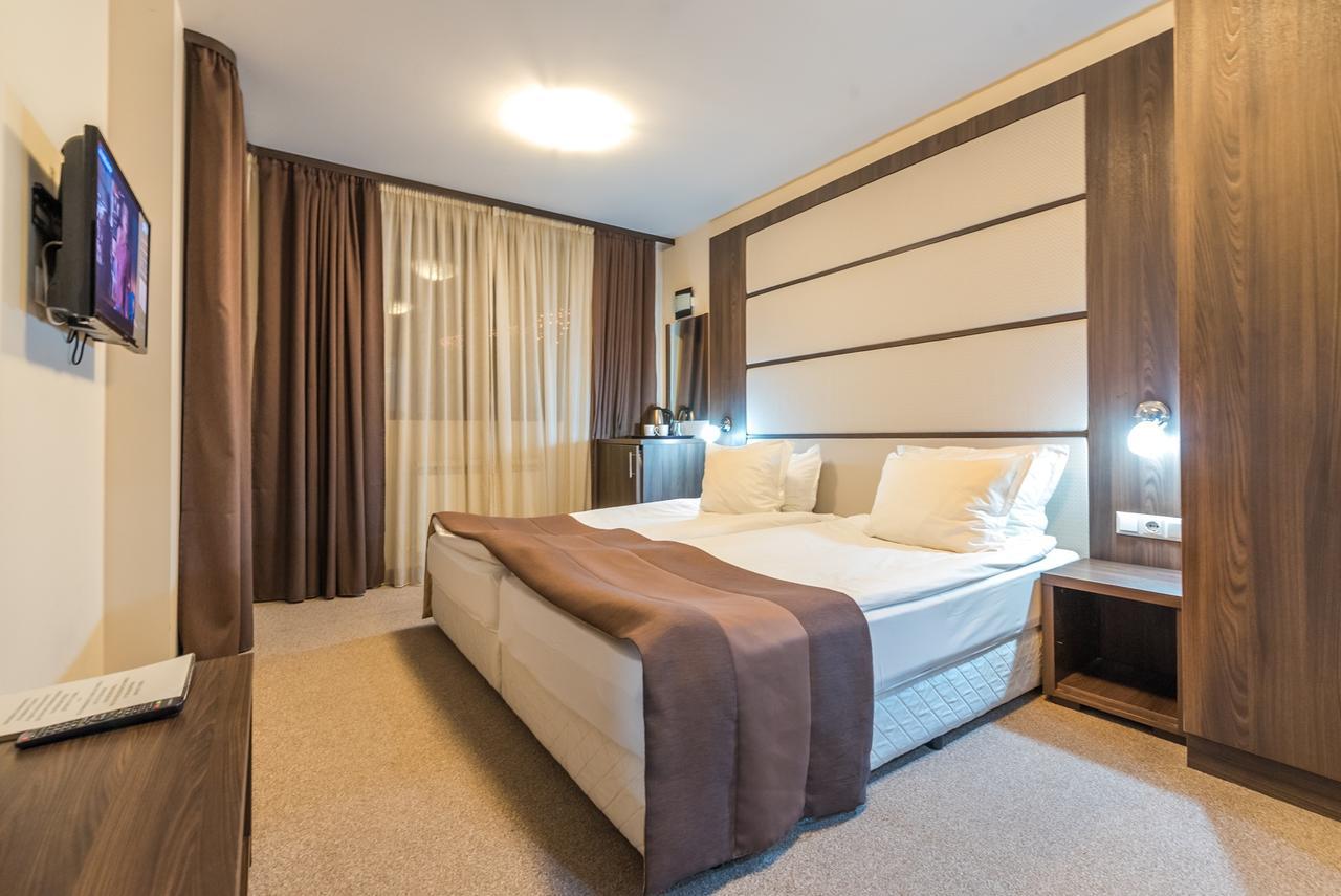 Cameră dublă cu balcon comun