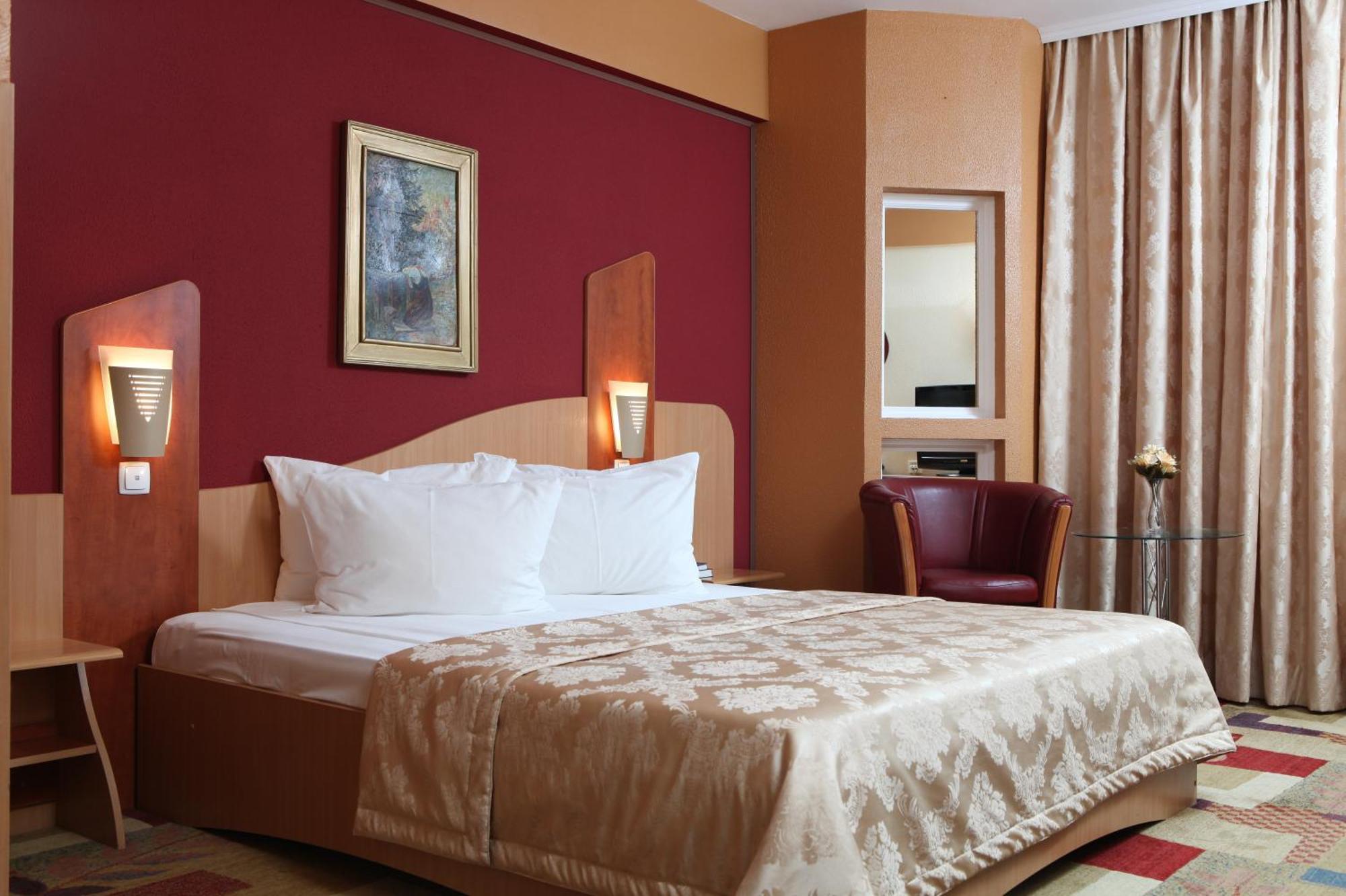 Cameră dublă sau twin standard 3* cu parcare interioară gratuită