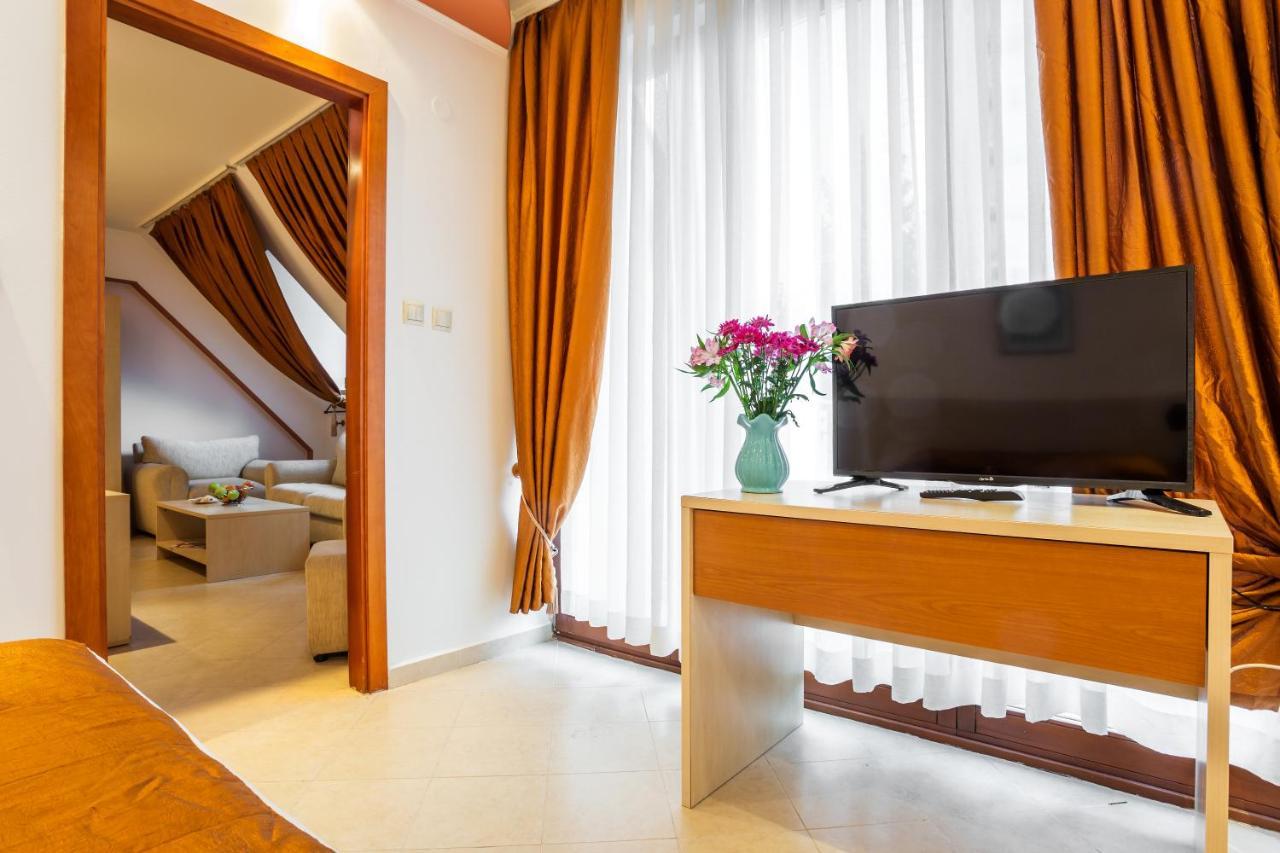 Two-Bedroom Suite Balcony,440235945:JPEG