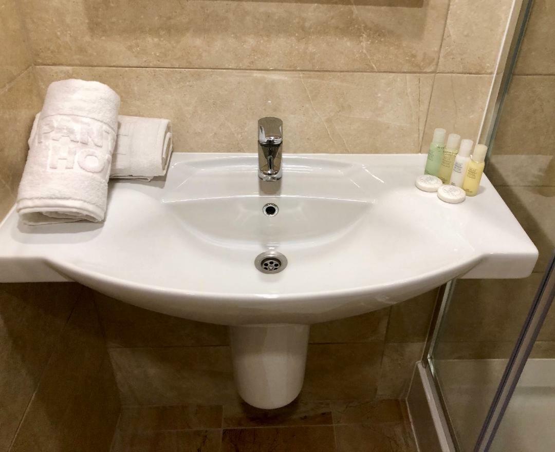 Cameră twin standard cu vedere la grădină