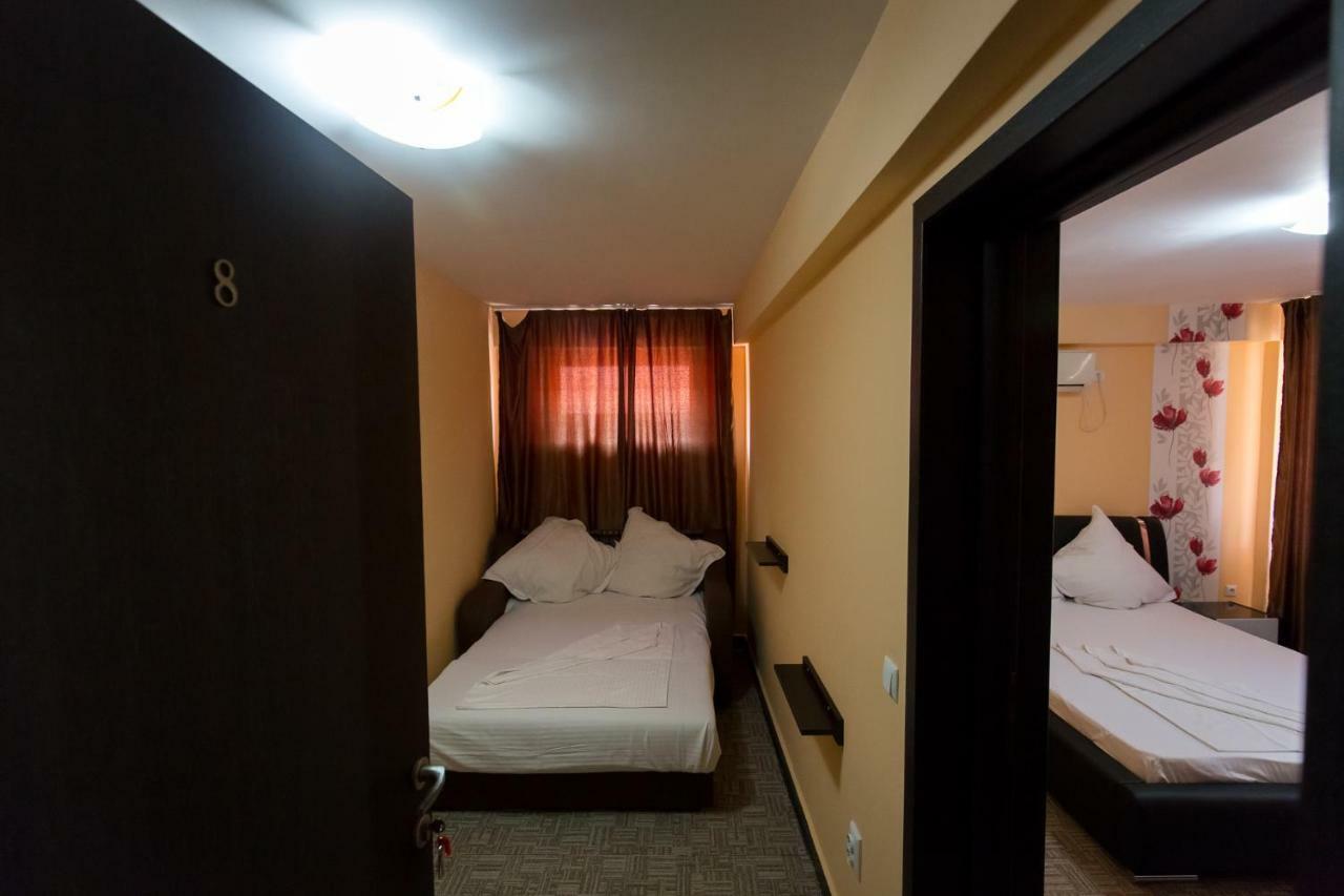 Suite with Balcony,812150889:JPEG