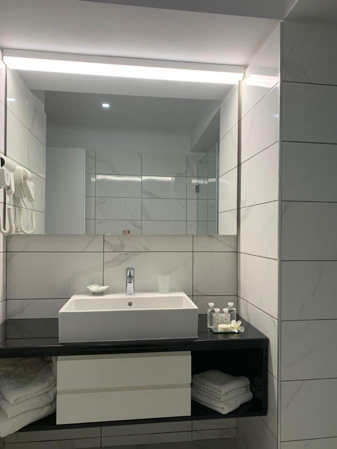 Queen Suite with Sea View,813249150:JPEG