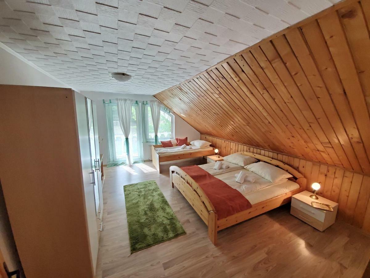 Cameră twin cu balcon