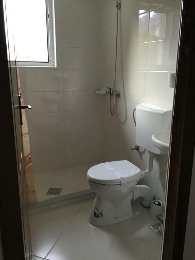 Cameră triplă cu baie privată