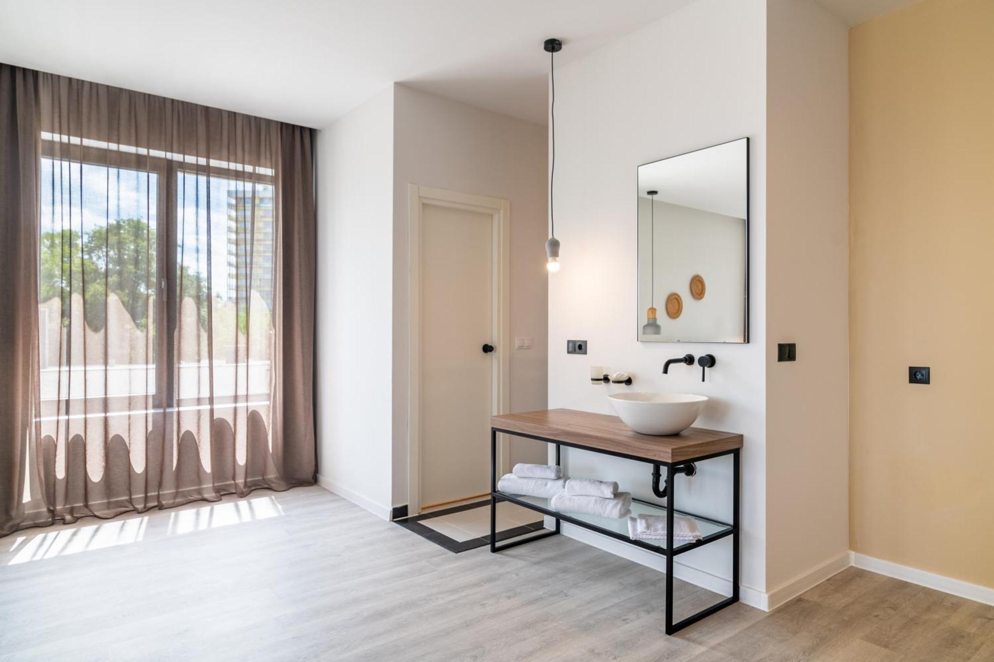 One-Bedroom Apartment,1559125891:JPEG