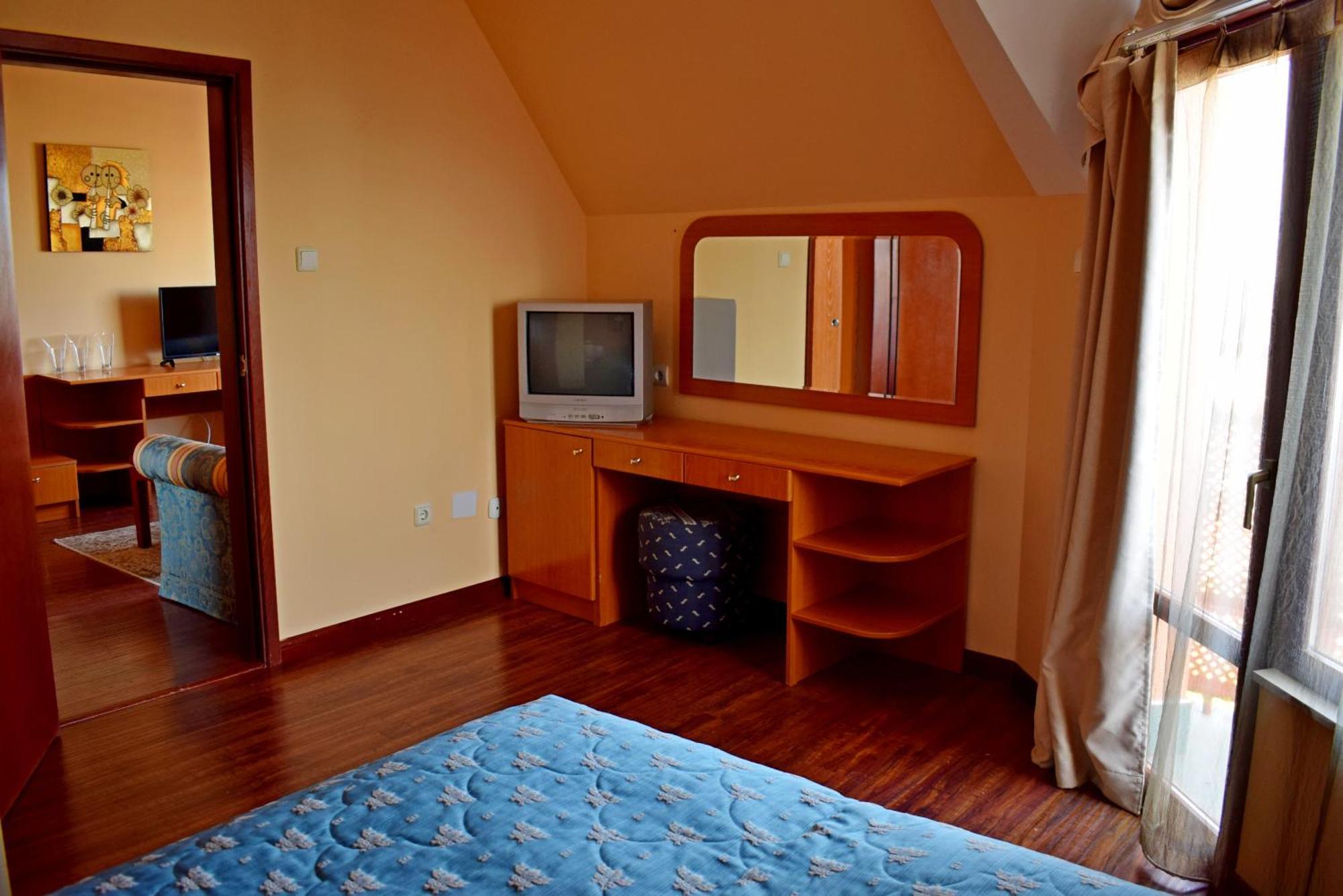 Apartament cu vedere la mare (2 adulţi + 2 copii)