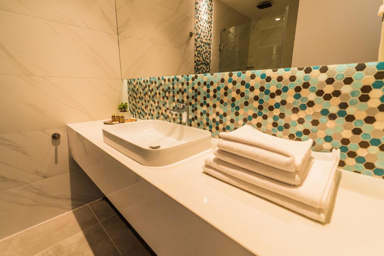 Double Room with Balcony,993371779:JPEG