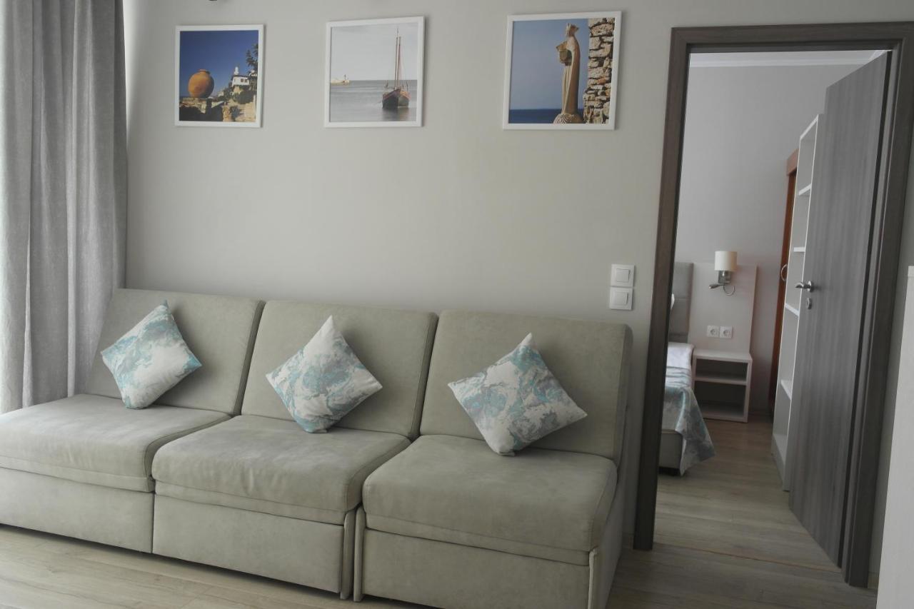 One-Bedroom Apartment Balcony,997862841:JPEG