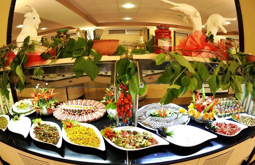 First Class Hotel-1